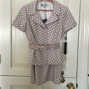 2piece Tahari skirt suit, never worn, beautiful on,very tasteful and smart look